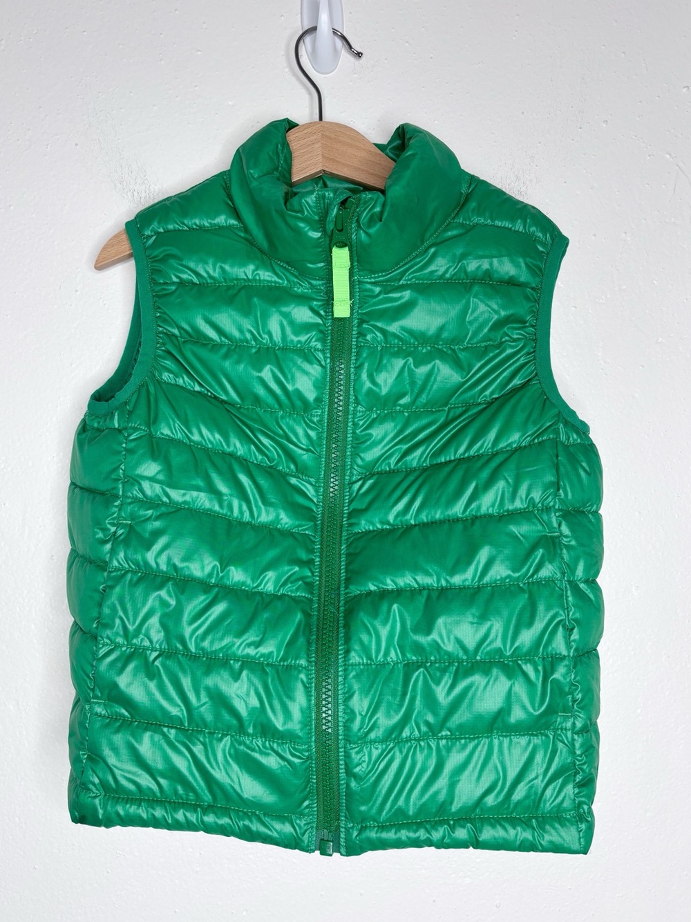 Primary Kelly Green Puffer Vest size 6-7 yrs EUC